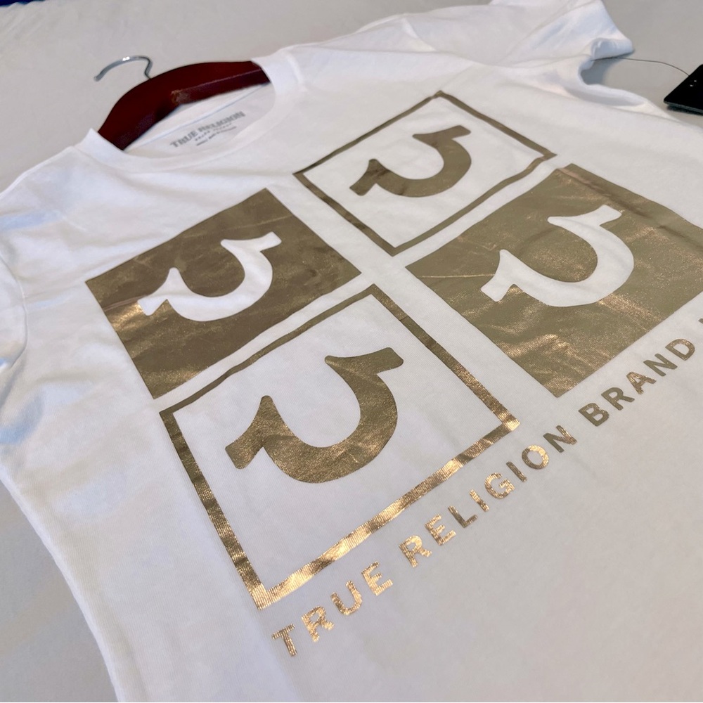 True Religion Juniors Tee Shirt White with Rose Gold design/graphic. Size: XS